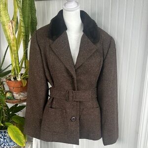 Elegant Brown Wool Women's Coat